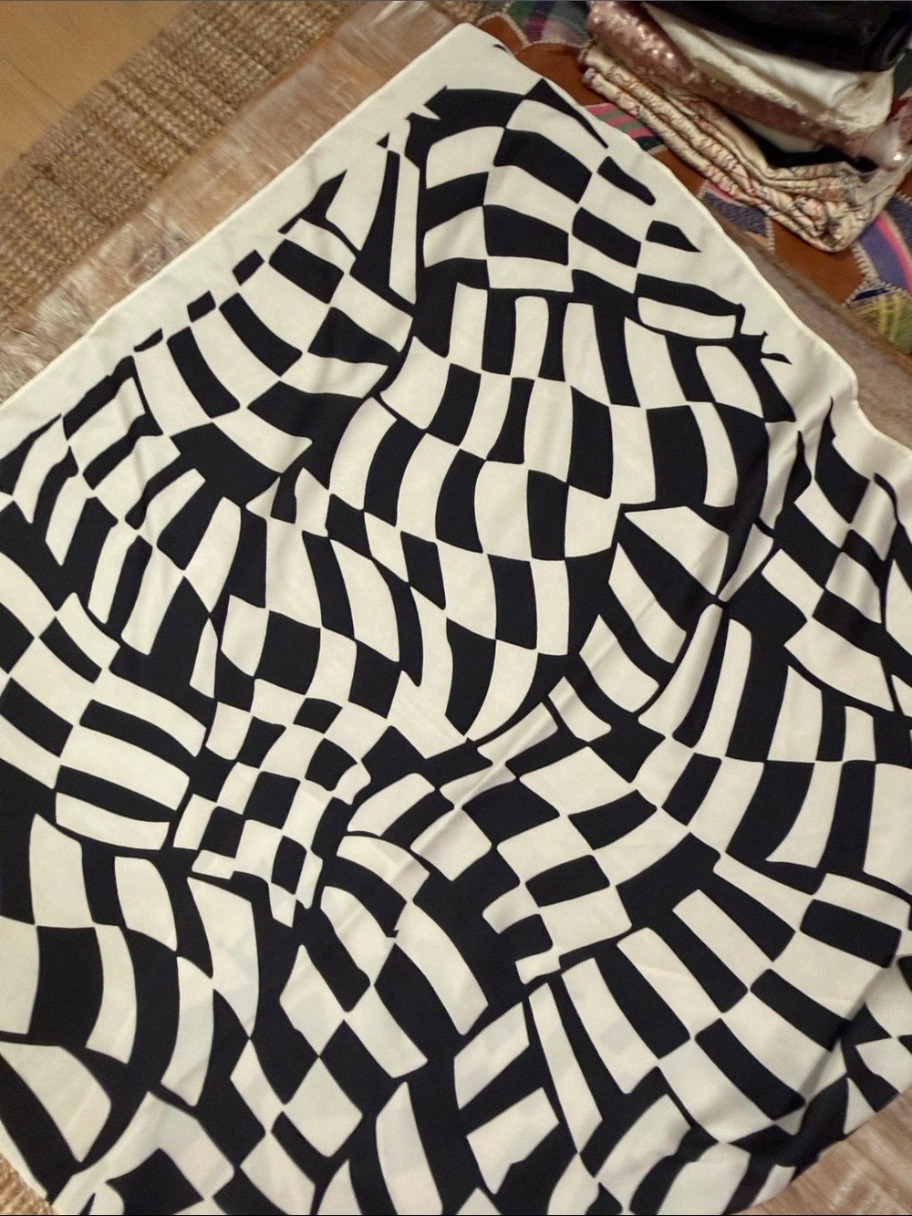 Geometric Scarf in Black & White Like New